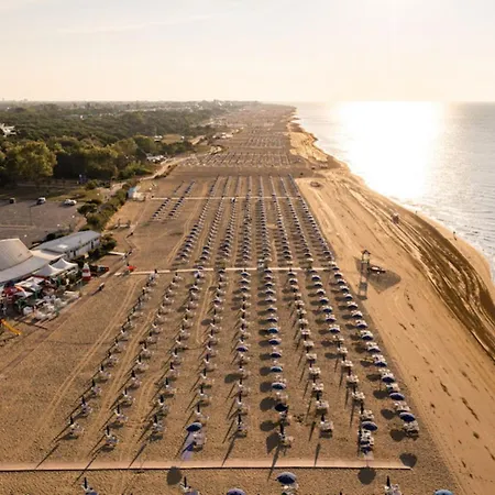 Peaceful Flat With Big Balcony - Beahost *